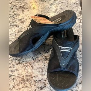 Skechers Reggae Size 8 Black Slides